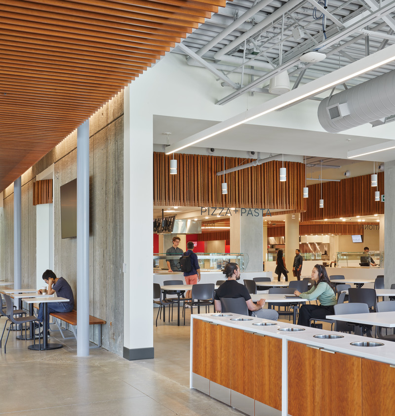 Press kit | 2941-04 - Press release | Newnham Campus Food Hall, Seneca College - Taylor Smyth Architects - Institutional Architecture - Dining hall and food stations. - Photo credit: Tom Arban Photography Inc.