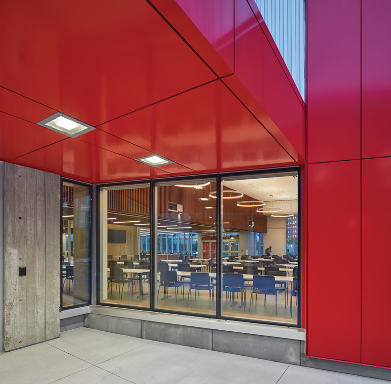 Press kit | 2941-04 - Press release | Newnham Campus Food Hall, Seneca College - Taylor Smyth Architects - Institutional Architecture - West entrance to the dining hall. - Photo credit: Tom Arban Photography Inc.