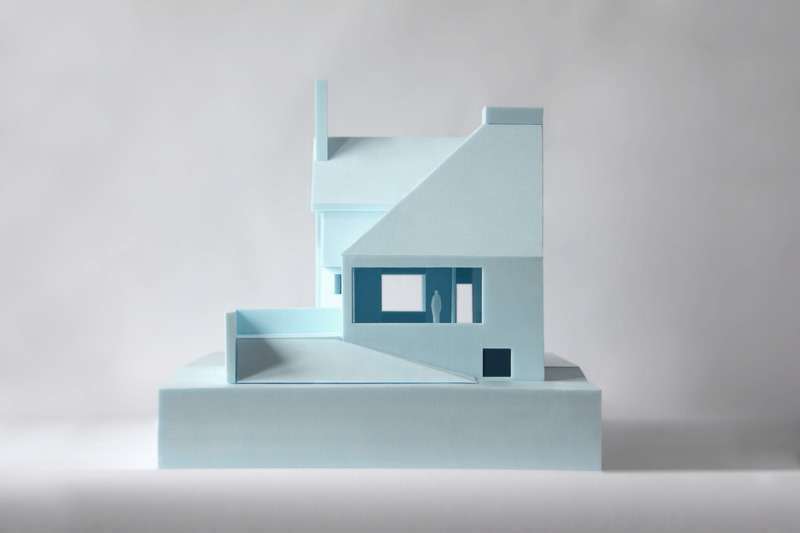 Dossier de presse | 1677-05 - Communiqué de presse | La résidence Queen Mary : une audacieuse dualité - Atelier Barda architecture - Architecture résidentielle - Maquette d'étude de la résidence par Le Kutsch - Crédit photo : Atelier Barda