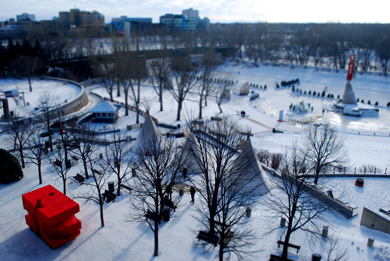 Dossier de presse | 4684-02 - Communiqué de presse | Livre « Warming Huts: a decade + of art and architecture on ice » - Dalhousie Architectural Press - Évènement + Exposition - <i>Hot Hut</i> (2012), Faculté d'architecture de l'Université du Manitoba - Crédit photo : Eduardo Aquino