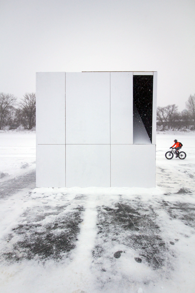 Dossier de presse | 4684-02 - Communiqué de presse | Livre « Warming Huts: a decade + of art and architecture on ice » - Dalhousie Architectural Press - Évènement + Exposition - <i>WHAK</i> (2019), Faculté d'architecture de l'Université du Manitoba  - Crédit photo :  équipe <i>WHAK</i> / FAUM 