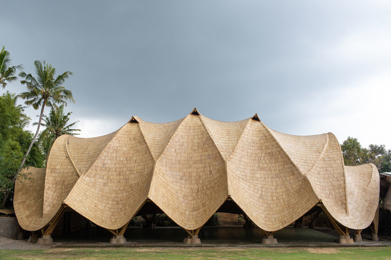 Dossier de presse | 1968-16 - Communiqué de presse | The Architecture MasterPrize 2021 Winners Announced! - Architecture MasterPrize - Concours - <p class="">Architectural Design of the Year 2021: THE ARC AT GREEN SCHOOL BALI -  IBUKU</p> - Crédit photo : IBUKU
