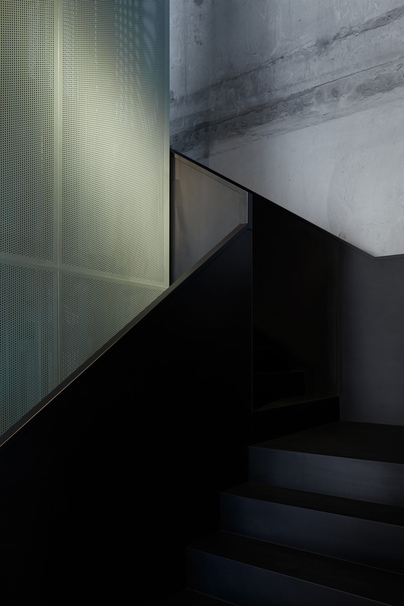 Dossier de presse | 3809-06 - Communiqué de presse | Power in Simplicity - VSHD Design - Design d’intérieur commercial - Staircase - Crédit photo : Oculis Project