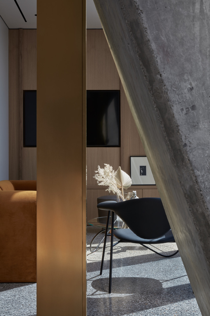 Dossier de presse | 3809-06 - Communiqué de presse | Power in Simplicity - VSHD Design - Design d’intérieur commercial - Client's Lounge - Crédit photo : Oculis Project