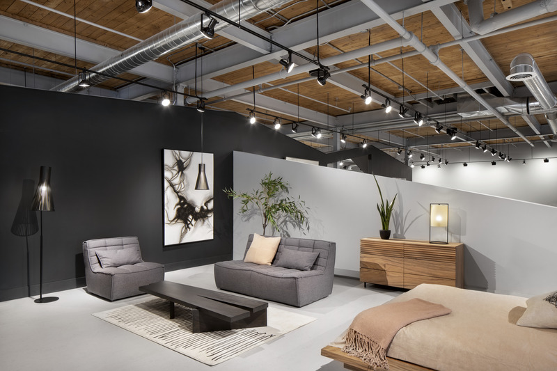 Dossier de presse | 877-11 - Communiqué de presse | MXMA Architecture & Design et Jump&Love remportent un Grand Prix du Design pour le nouvel espace Mobilia dans le Design District de Toronto - Mobilia - Design d’intérieur commercial - Crédit photo : Adrien Williams<span></span>