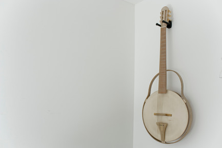 Dossier de presse | 956-01 - Communiqué de presse | Imago guitares - Jean-Sebastien Poncet, designer, plasticien - Produit - Crédit photo : Jean-Sebastien Poncet