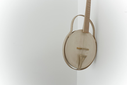 Dossier de presse | 956-01 - Communiqué de presse | Imago guitares - Jean-Sebastien Poncet, designer, plasticien - Produit - Crédit photo : Jean-Sebastien Poncet