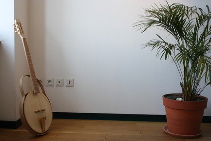 Dossier de presse | 956-01 - Communiqué de presse | Imago guitares - Jean-Sebastien Poncet, designer, plasticien - Produit - Crédit photo : Jean-Sebastien Poncet
