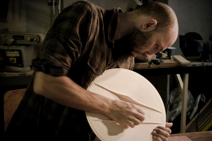 Dossier de presse | 956-01 - Communiqué de presse | Imago guitares - Jean-Sebastien Poncet, designer, plasticien - Produit - Crédit photo : Jean-Sebastien Poncet