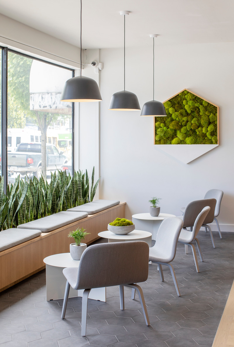 Dossier de presse | 2973-01 - Communiqué de presse | IDIBC Announces 2021 Awards of Excellence Recipients - Interior Designers Institute of British Columbia - Design d’intérieur commercial - <p class="">IDIBC Award of Merit: David Nicolay RID IDIBC; Kiaro Cannabis, Vancouver BC; Retail and Kiosks category</p> - Crédit photo :  <p class="">Janis Nicolay (3 of 3)</p> 