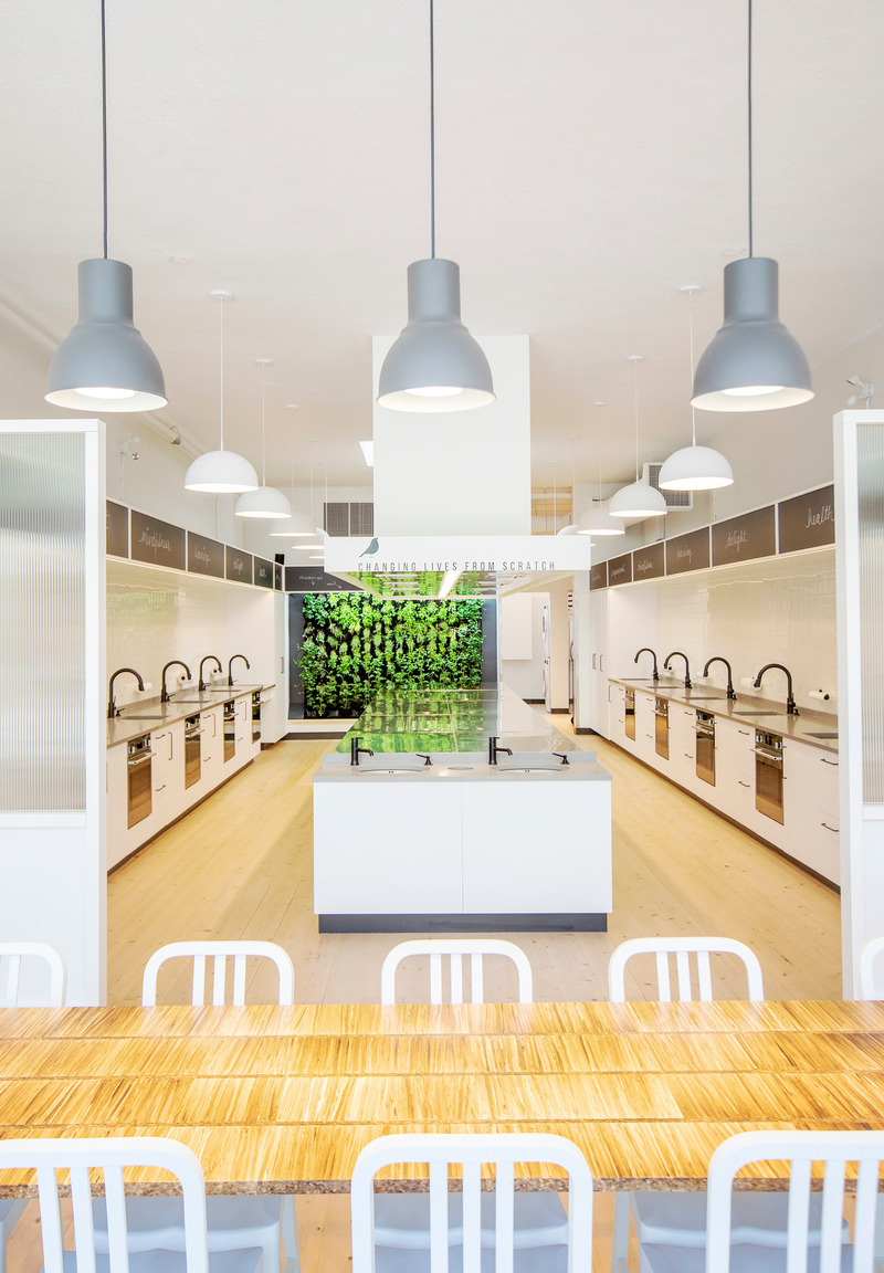 Dossier de presse | 2973-01 - Communiqué de presse | IDIBC Announces 2021 Awards of Excellence Recipients - Interior Designers Institute of British Columbia - Design d’intérieur commercial - <p class="">IDIBC Award of Merit: David Nicolay RID IDIBC; Little Kitchen Academy, Vancouver BC; Healthcare and Personal Services category</p> - Crédit photo :  <p class="">Janis Nicolay (1 of 3)</p> 