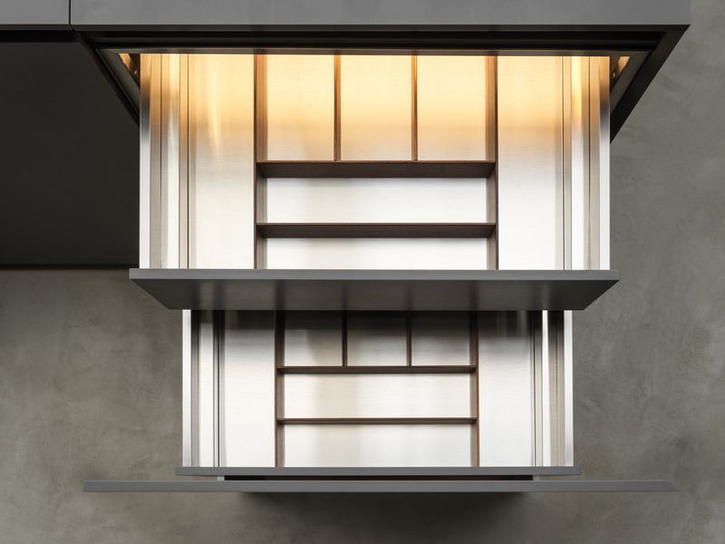 Dossier de presse | 4555-01 - Communiqué de presse | How a Dynamic Countertop Transforms the Kitchen - Nero Cucine - Produit - Drawer option in stainless steel.  - Crédit photo : Nero Cucine