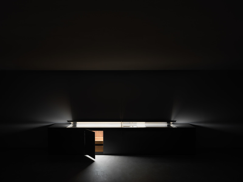Dossier de presse | 4555-01 - Communiqué de presse | How a Dynamic Countertop Transforms the Kitchen - Nero Cucine - Produit - Crédit photo : Nero Cucine