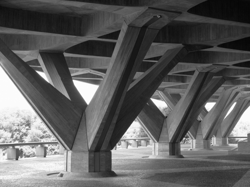 Dossier de presse | 748-42 - Communiqué de presse | Le Centre de design de l’UQAM présente l’exposition Pier Luigi Nervi : maître concepteur / bâtisseur - Centre de design de l'UQAM - Architecture institutionnelle - Pier Luigi Nervi, Ambassade d'Italie, Brasilia, piliers du rez-de-chaussée, 1969 - Crédit photo : Photo de Mario Carrieri, courtoisie Projet Pier Luigi Nervi, Bruxelles