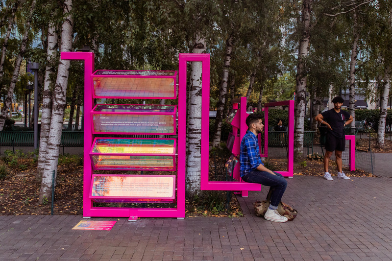 Press kit | 5595-03 - Press release | A Playful Gesture Designed to Evoke Communal Connection in Long Island City, NY - The Urban Conga & Hive Public Space - Art - Ribbon acts as a playful gesture wrapping around and framing out different moments throughout several pedestrian pathways and communal spaces within Long Island City.  - Photo credit: Savannah Lauren