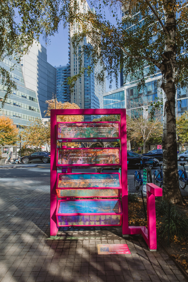 Press kit | 5595-03 - Press release | A Playful Gesture Designed to Evoke Communal Connection in Long Island City, NY - The Urban Conga & Hive Public Space - Art - The work reflects the ever changing city and environment around it.  - Photo credit: Savannah Lauren