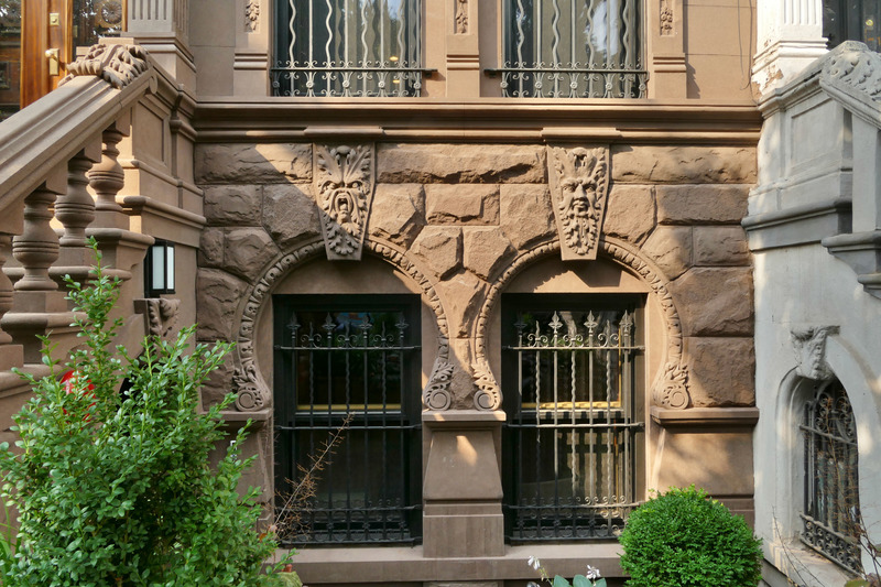 Press kit | 4672-01 - Press release | Historic Harlem House Modern Restoration - MESH Architectures - Residential Architecture - Close up of restored exterior - Photo credit: MESH Architectures
