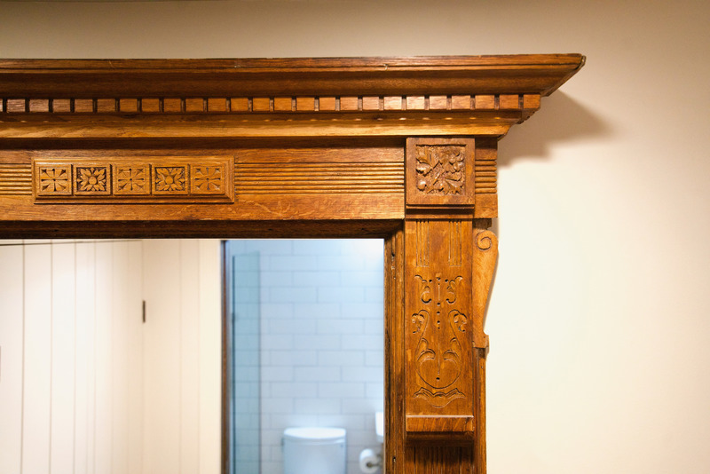 Press kit | 4672-01 - Press release | Historic Harlem House Modern Restoration - MESH Architectures - Residential Architecture - Door casing detail (original to house) - Photo credit: MESH Architectures
