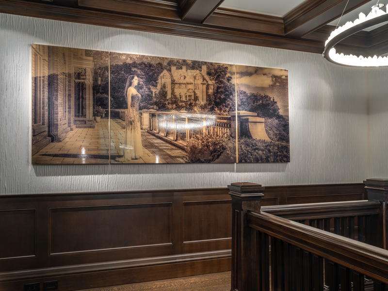 Dossier de presse | 734-04 - Communiqué de presse | Life as Art: Martha Franco’s Timeless Curation of Heritage and Art - Martha Franco Architecture & Design - Design d’intérieur résidentiel - Hallway - Artwork by Nicolas Ruel - Crédit photo : Nicolas Ruel