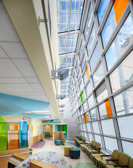 Dossier de presse | 946-01 - Communiqué de presse | McMaster Children's Hospital (“MCH”) - Parkin Architects limited - Architecture institutionnelle - Crédit photo : Richard Johnson