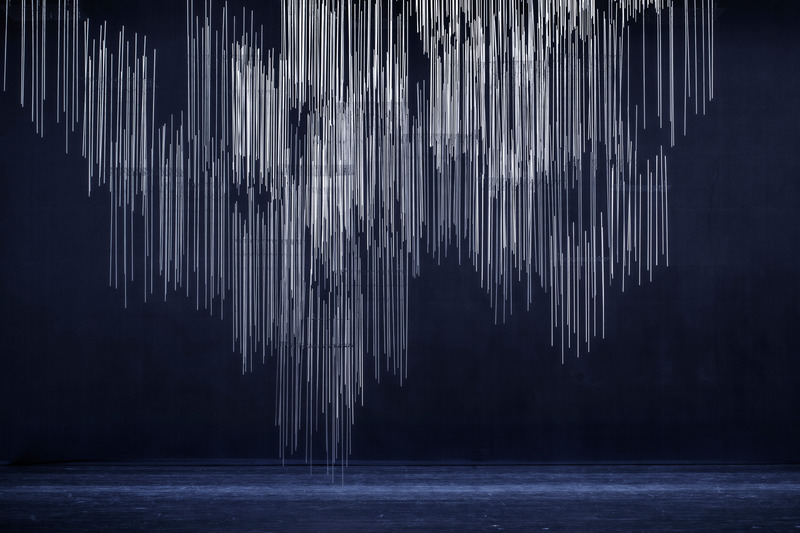 Press kit | 3767-02 - Press release | The installation "Fragrance with Lotus Flowers" for Japanese Dance Wins two Awards, BoY Honoree and AMP Best of Best - NAKAMURA KAZUNOBU DESIGN-WORKS - Art - <font style="vertical-align: inherit;"><font style="vertical-align: inherit;"><font style="vertical-align: inherit;"><font style="vertical-align: inherit;">A hazy, misty existence created by countless "lines".</font></font></font></font> - Photo credit: <font style="vertical-align: inherit;"><font style="vertical-align: inherit;">photo by masaki komatsu</font></font>