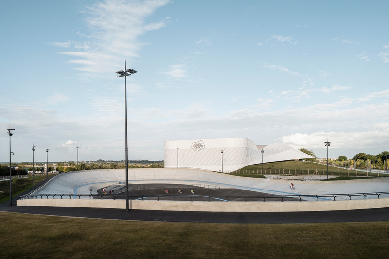Dossier de presse | 972-06 - Communiqué de presse | Espace Mayenne - Hérault Arnod Architectures - Architecture institutionnelle - Le vélodrome - Crédit photo :  Cyrille Weiner 