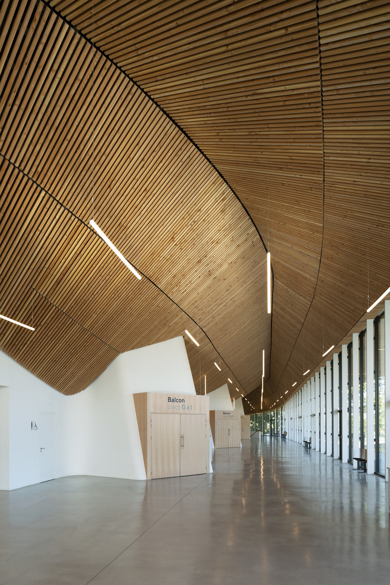 Dossier de presse | 972-06 - Communiqué de presse | Espace Mayenne - Hérault Arnod Architectures - Architecture institutionnelle - Le hall - Crédit photo :  Cyrille Weiner 