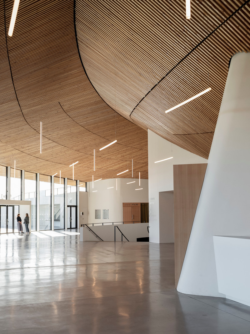 Dossier de presse | 972-06 - Communiqué de presse | Espace Mayenne - Hérault Arnod Architectures - Architecture institutionnelle - Le hall - Crédit photo :  Cyrille Weiner 