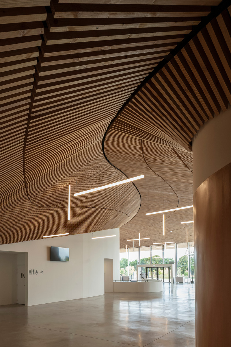 Dossier de presse | 972-06 - Communiqué de presse | Espace Mayenne - Hérault Arnod Architectures - Architecture institutionnelle - Le hall - Crédit photo :  Cyrille Weiner 