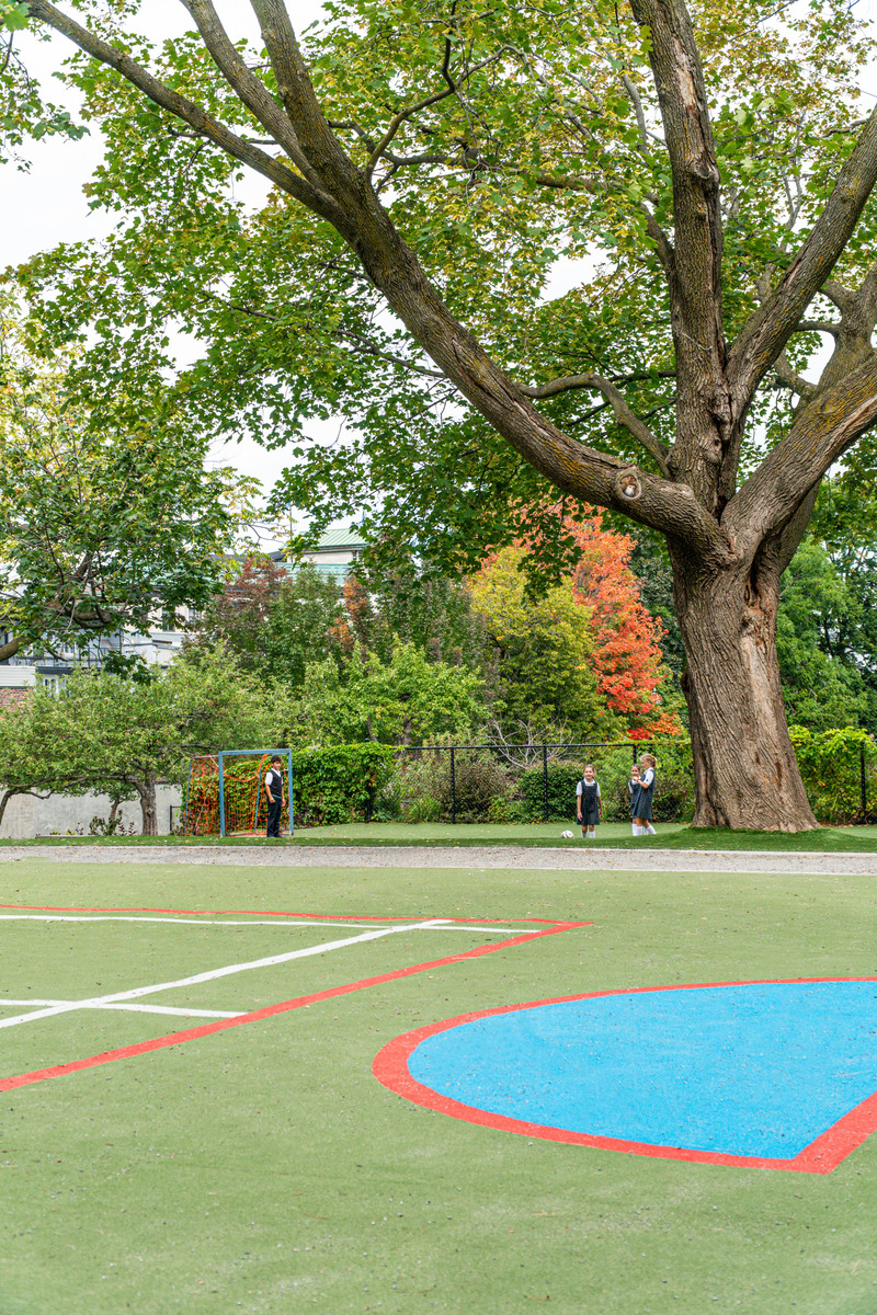 Press kit | 612-18 - Press release | The Ursuline School Playground - Four Centuries of Learning at Play - EVOQ Architecture - Landscape Architecture - Photo credit: Deve Média