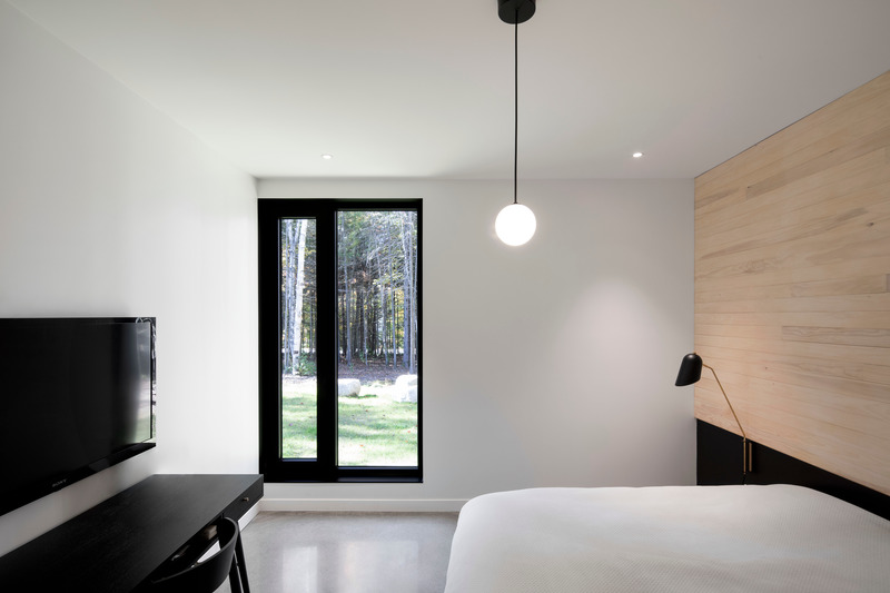 Press kit | 1317-18 - Press release | The Apple Tree house: A Modernist Glass Residence Embracing Nature at its Core - ACDF Architecture - Residential Architecture - Photo credit: Adrien Williams