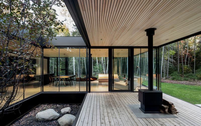 Press kit | 1317-18 - Press release | The Apple Tree house: A Modernist Glass Residence Embracing Nature at its Core - ACDF Architecture - Residential Architecture - Photo credit: Adrien Williams