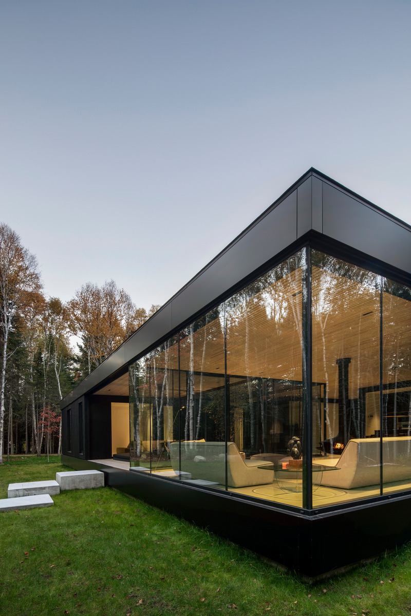 Press kit | 1317-18 - Press release | The Apple Tree house: A Modernist Glass Residence Embracing Nature at its Core - ACDF Architecture - Residential Architecture - Photo credit: Adrien Williams