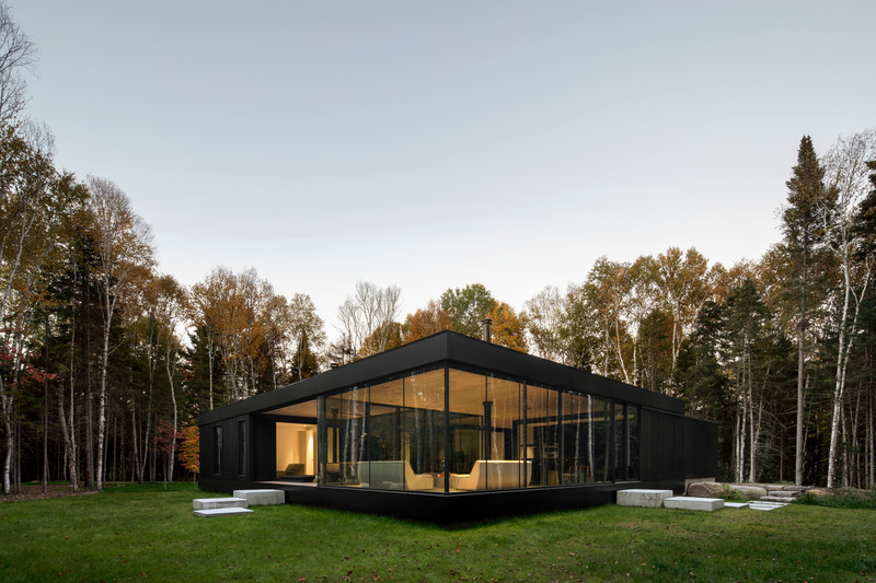 Press kit | 1317-18 - Press release | The Apple Tree house: A Modernist Glass Residence Embracing Nature at its Core - ACDF Architecture - Residential Architecture - Photo credit: Adrien Williams