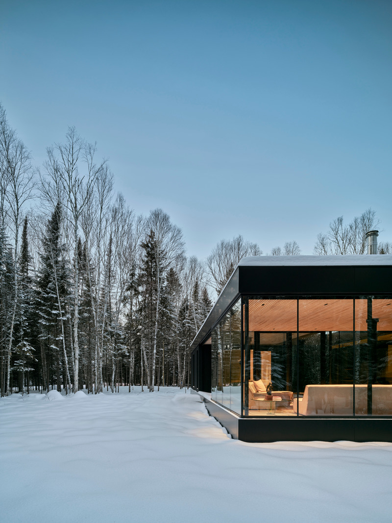 Press kit | 1317-18 - Press release | The Apple Tree house: A Modernist Glass Residence Embracing Nature at its Core - ACDF Architecture - Residential Architecture - Photo credit: Adrien Williams
