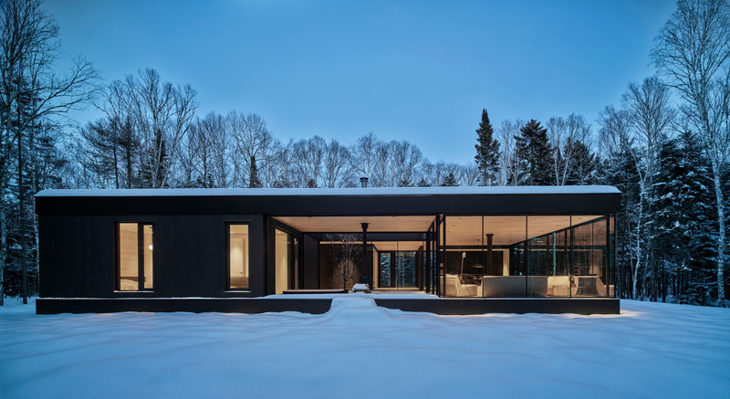 Press kit | 1317-18 - Press release | The Apple Tree house: A Modernist Glass Residence Embracing Nature at its Core - ACDF Architecture - Residential Architecture - Photo credit: Adrien Williams