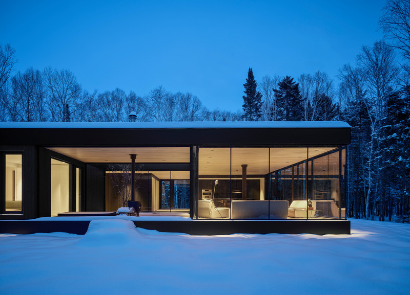 Press kit | 1317-18 - Press release | The Apple Tree house: A Modernist Glass Residence Embracing Nature at its Core - ACDF Architecture - Residential Architecture - Photo credit: Adrien Williams