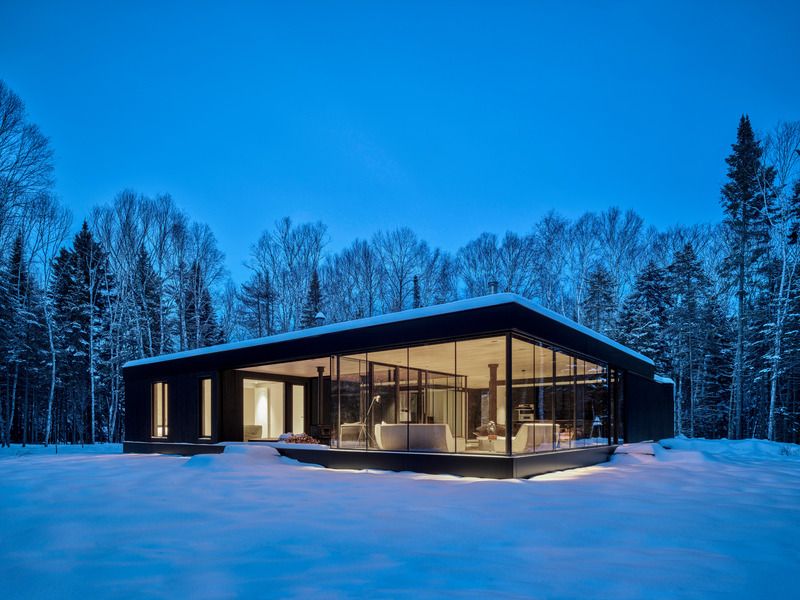 Press kit | 1317-18 - Press release | The Apple Tree house: A Modernist Glass Residence Embracing Nature at its Core - ACDF Architecture - Residential Architecture - Photo credit: Adrien Williams