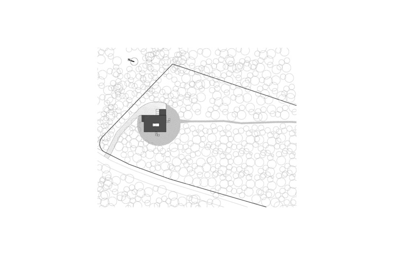 Press kit | 1317-18 - Press release | The Apple Tree house: A Modernist Glass Residence Embracing Nature at its Core - ACDF Architecture - Residential Architecture - SITE PLAN - Photo credit: ACDF Architecture