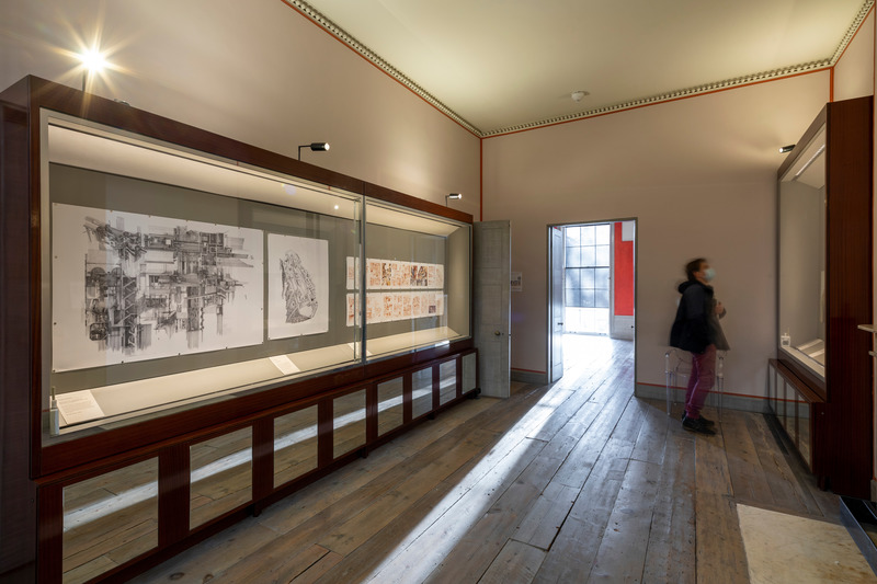 Dossier de presse | 2317-07 - Communiqué de presse | Announcement of The Overall Winner of The Architecture Drawing Prize - Make Architects - Art - The Architecture Drawing Prize exhibition at The Sir John Soane's Museum_3 - Crédit photo : Martina Ferrara