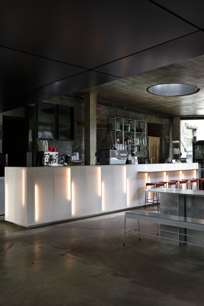 Press kit | 5882-01 - Press release | Osmo X Marusan Café - MDT Mobilier - Commercial Interior Design - Photo credit:  Éliott Légaré 