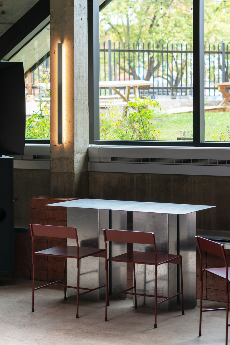 Press kit | 5882-01 - Press release | Osmo X Marusan Café - MDT Mobilier - Commercial Interior Design - Photo credit: Éliott Légaré