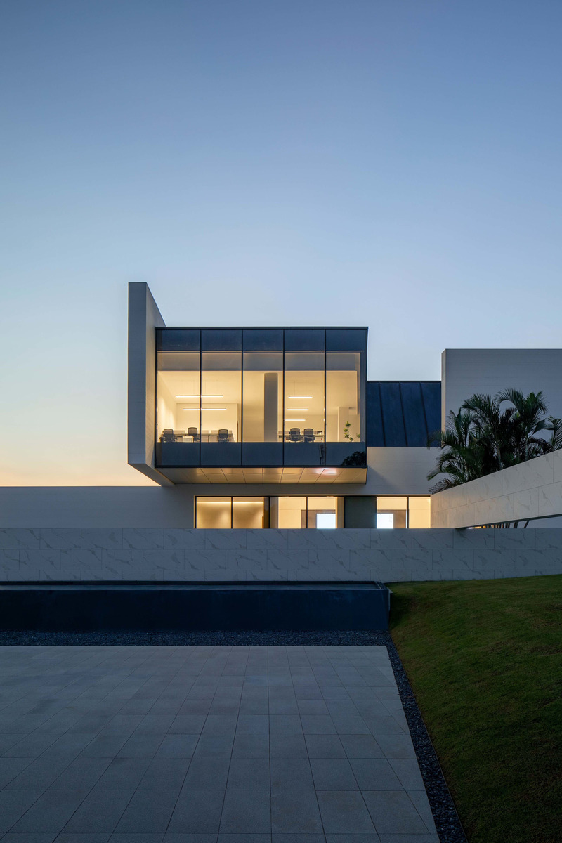 Dossier de presse | 4150-08 - Communiqué de presse | Haikou International Duty Free Reception Center - aoe - Architecture commerciale - Crédit photo : UK Studio