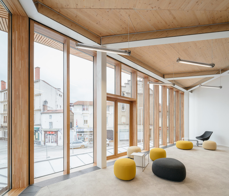 Dossier de presse | 899-02 - Communiqué de presse | La Canopée : Nouvel accueil du siège social Michelin - Encore Heureux Architectes,  Construire et Base - Architecture commerciale - Le petit salon au R+1 - Crédit photo : Nicolas Trouillard