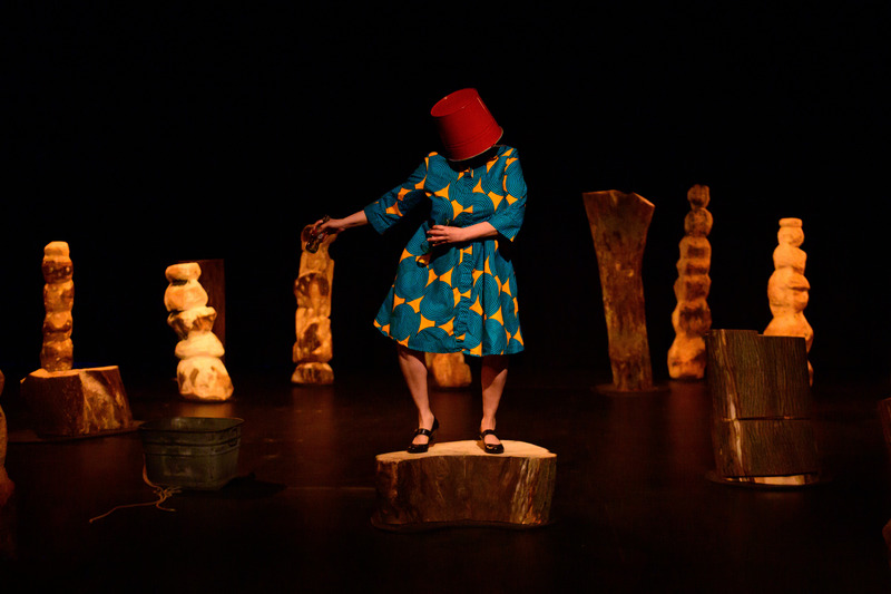 Dossier de presse | 5884-01 - Communiqué de presse | Decay and Regeneration Take Centre Stage at the Rhubarb Festival - Buddies in Bad Times Theatre - Art - Louise Liliefeldt - performance - Land of the Living - Crédit photo : photo by Henry Chan; lighting design by Echo Zhou