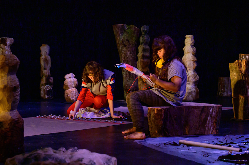 Dossier de presse | 5884-01 - Communiqué de presse | Decay and Regeneration Take Centre Stage at the Rhubarb Festival - Buddies in Bad Times Theatre - Art - Lara Kramer + Ruby Caldwell Kramer - performance - Matter / Matter + Memory - Crédit photo : photo by Henry Chan; lighting design by Echo Zhou