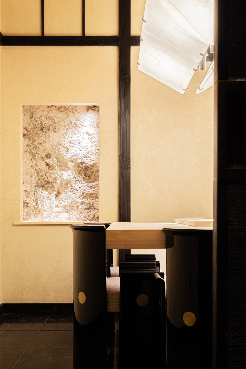 Press kit | 5577-02 - Press release | T0 Sumibi Yakiniku | Shibuyanaka Sushi - Nong Studio - Commercial Interior Design - <p class="">Rough stone embedded in the wall</p> - Photo credit: Hei Nong