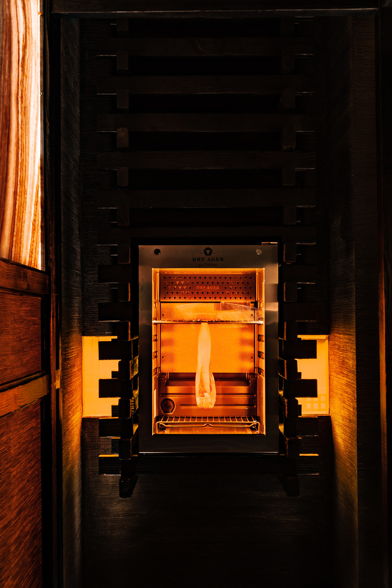 Press kit | 5577-02 - Press release | T0 Sumibi Yakiniku | Shibuyanaka Sushi - Nong Studio - Commercial Interior Design - <p>The orange light of the Dry Ager symbolize the sense of fire.</p> - Photo credit: Hei Nong