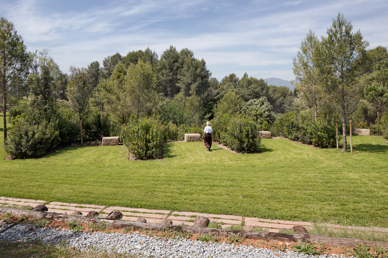 Dossier de presse | 735-03 - Communiqué de presse | Forest Path in the Roques Blanques Cemetery in the Collserola Natural Park, Barcelona - Batlleiroig - Architecture de paysage - Crédit photo : Jordi Surroca