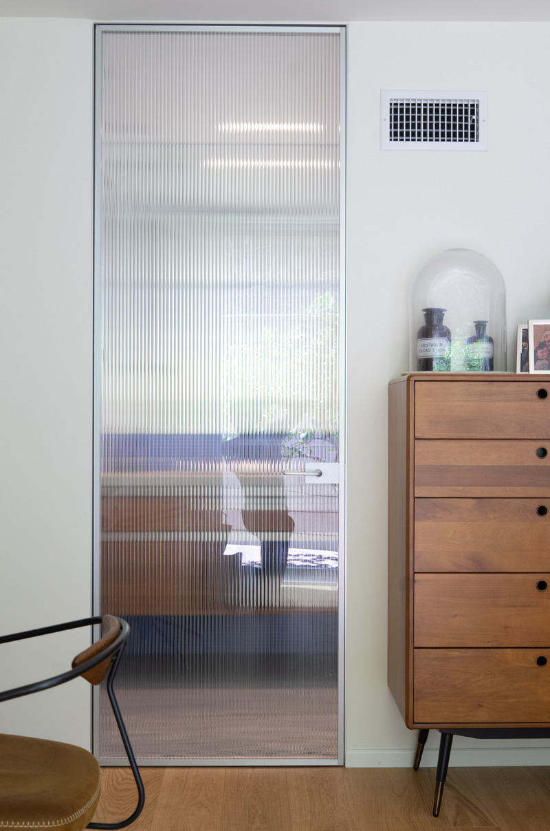 Press kit | 2933-04 - Press release | Midcentury Modern Remodel in Beverly Hills - Heusch Inc - Residential Architecture - Guest Room Entrance - Photo credit: Gerhard Heusch